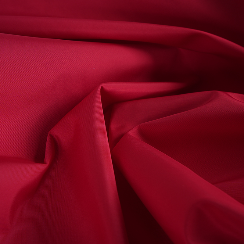 หน่วยความจำเลียนแบบธรรมดาแบบบิดเต็มรูปแบบ 75D FDY พร้อมการเคลือบ PU และผ้ากันน้ำ