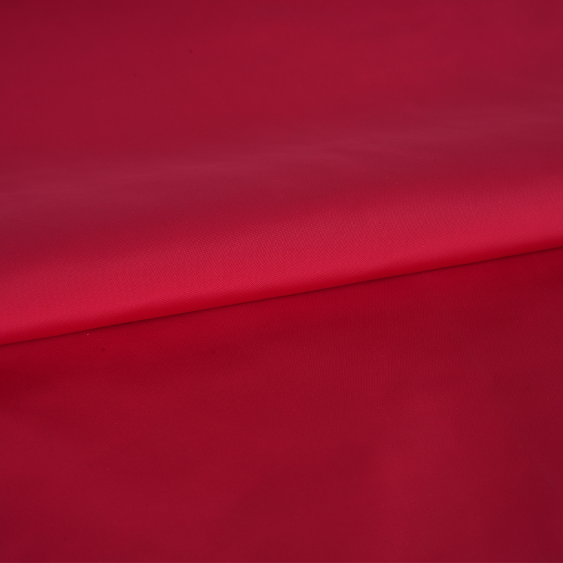 หน่วยความจำเลียนแบบธรรมดาแบบบิดเต็มรูปแบบ 75D FDY พร้อมการเคลือบ PU และผ้ากันน้ำ