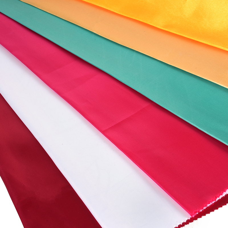 ผ้าซาตินไม่บิดเป็นมันเงา 50/75 + ผ้าผืนบางบนผ้าด้านบน