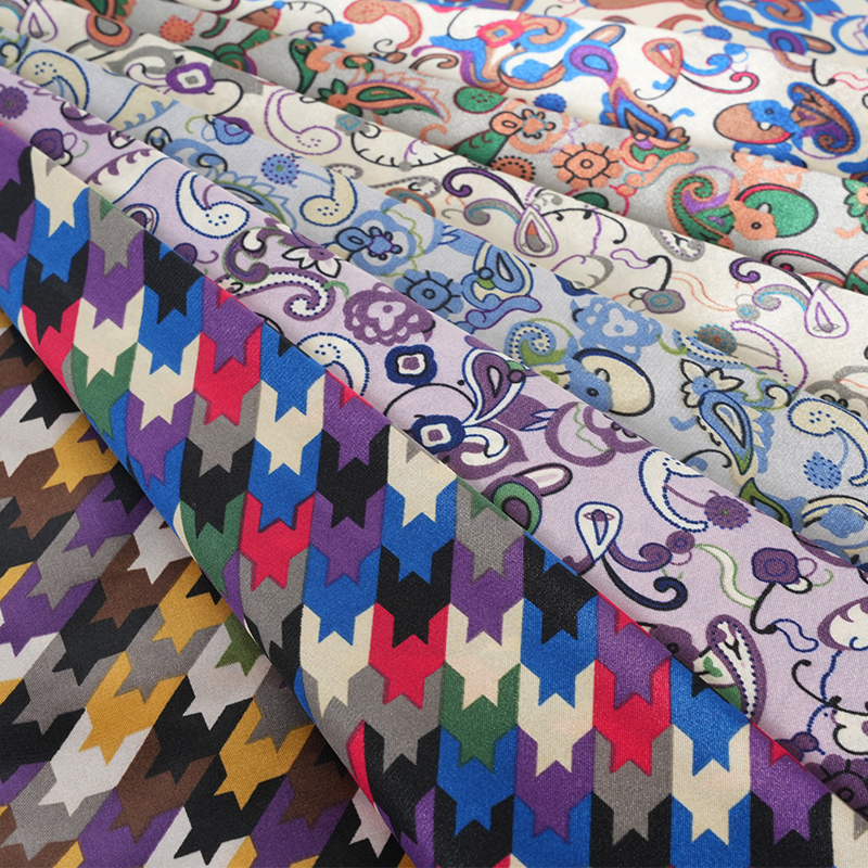 โพลีเอสเตอร์ 50*75 ผ้าซาตินบิดเรขาคณิตซาตินพิมพ์